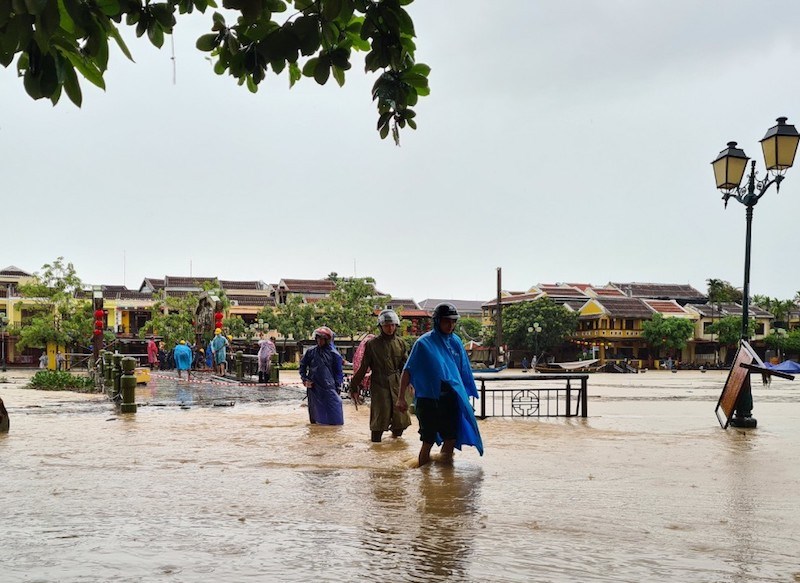 Bão số 10 tiến vào bờ, Quảng Nam sơ tán dân ở khu vực nguy hiểm trước 11h ngày 4/11