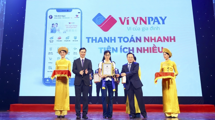 Thủ tướng Phạm Minh Chính trải nghiệm thanh toán điện tử của VNPAY