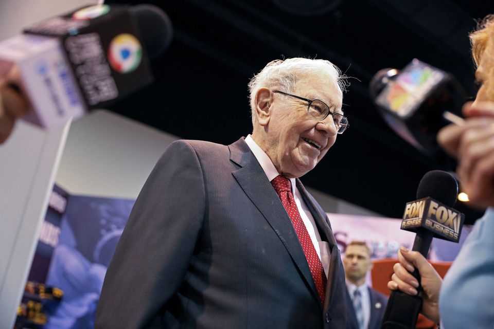 Nhà đầu tư huyền thoại Warren Buffett trở lại danh sách 5 người giàu nhất thế giới